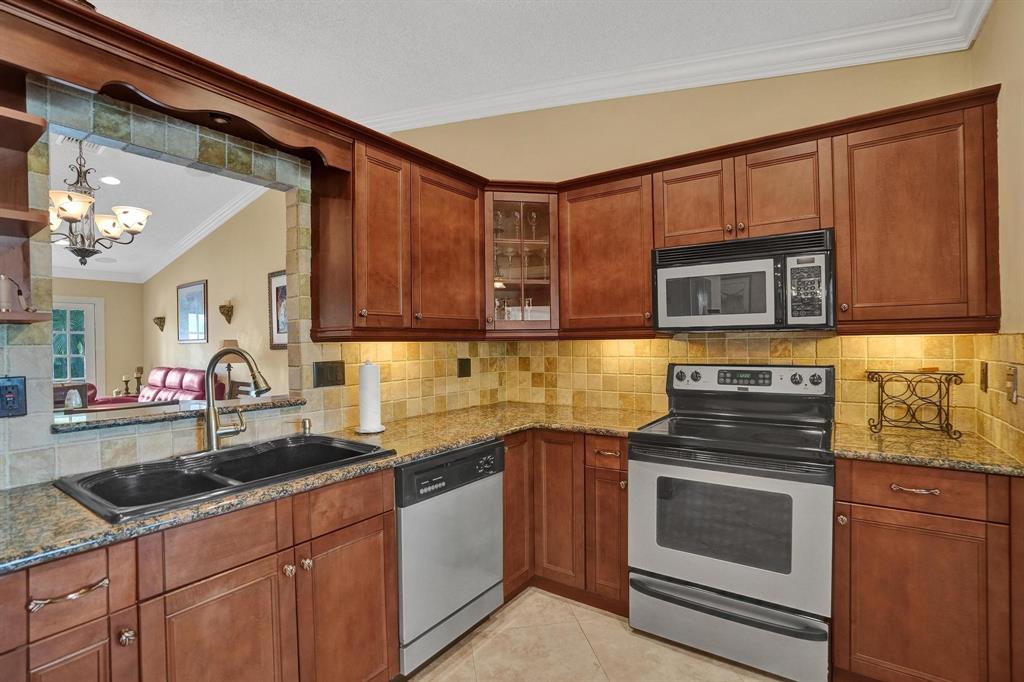 7625 Northwest 88th Way Tamarac, FL 33321 - Photo 10 of 46