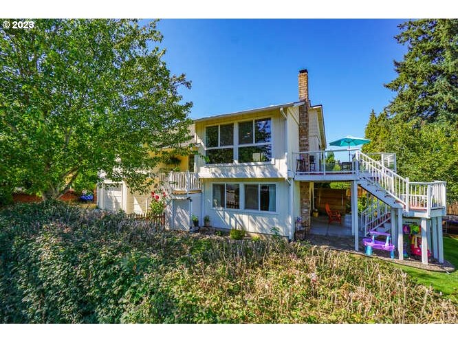 111 Northeast 19th Avenue Camas, WA 98607 - Photo 3 of 48 a house view with a garden space