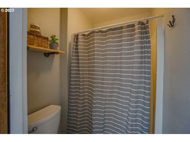 111 Northeast 19th Avenue Camas, WA 98607 - Photo 32 of 48 a view of bathroom with shower