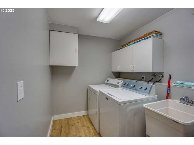 111 Northeast 19th Avenue Camas, WA 98607 - Photo 48 of 48 a utility room with dryer and washer