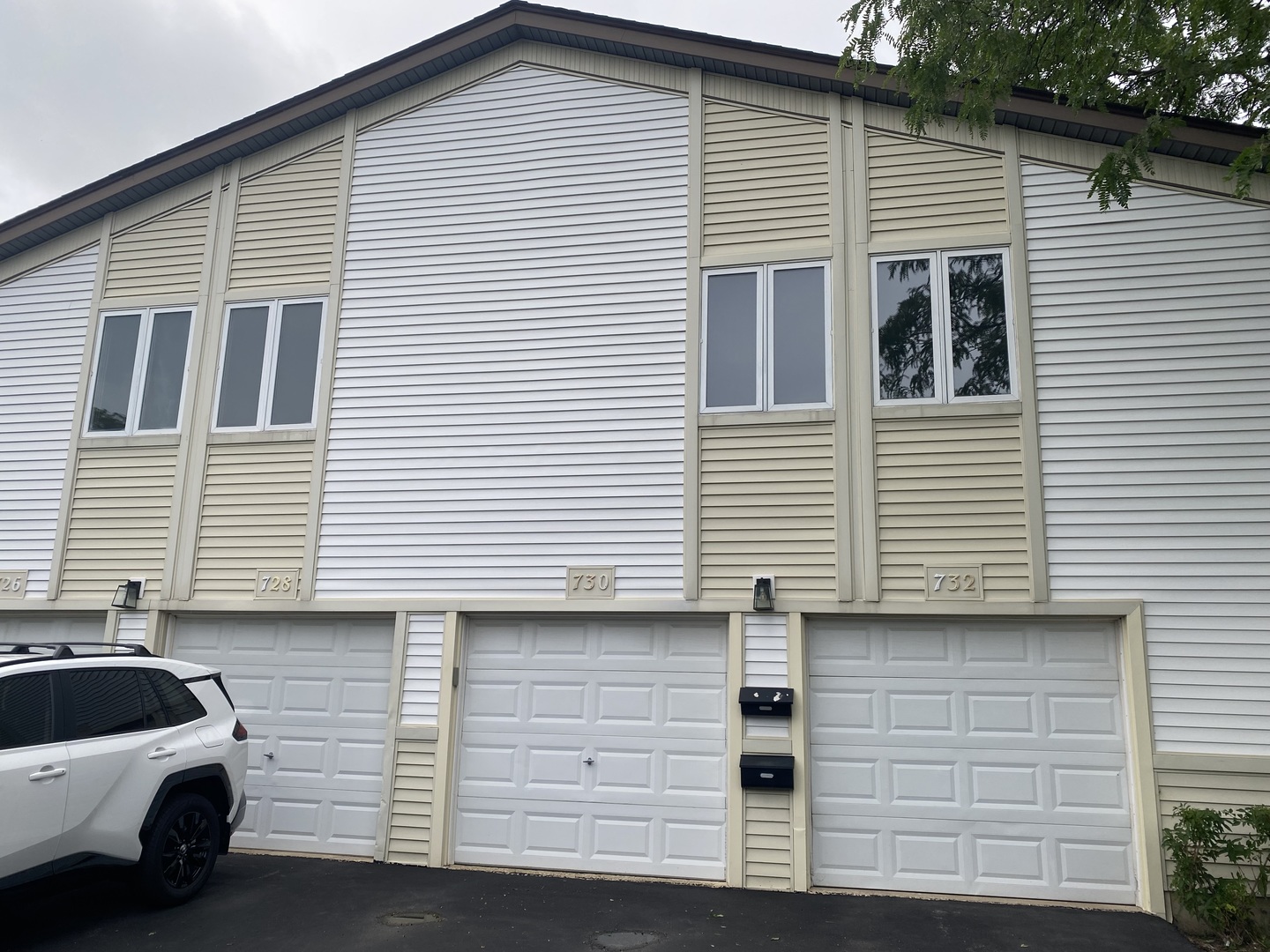 732 Inverrary Lane, Unit 732 Deerfield, IL 60015 - Photo 2 of 13