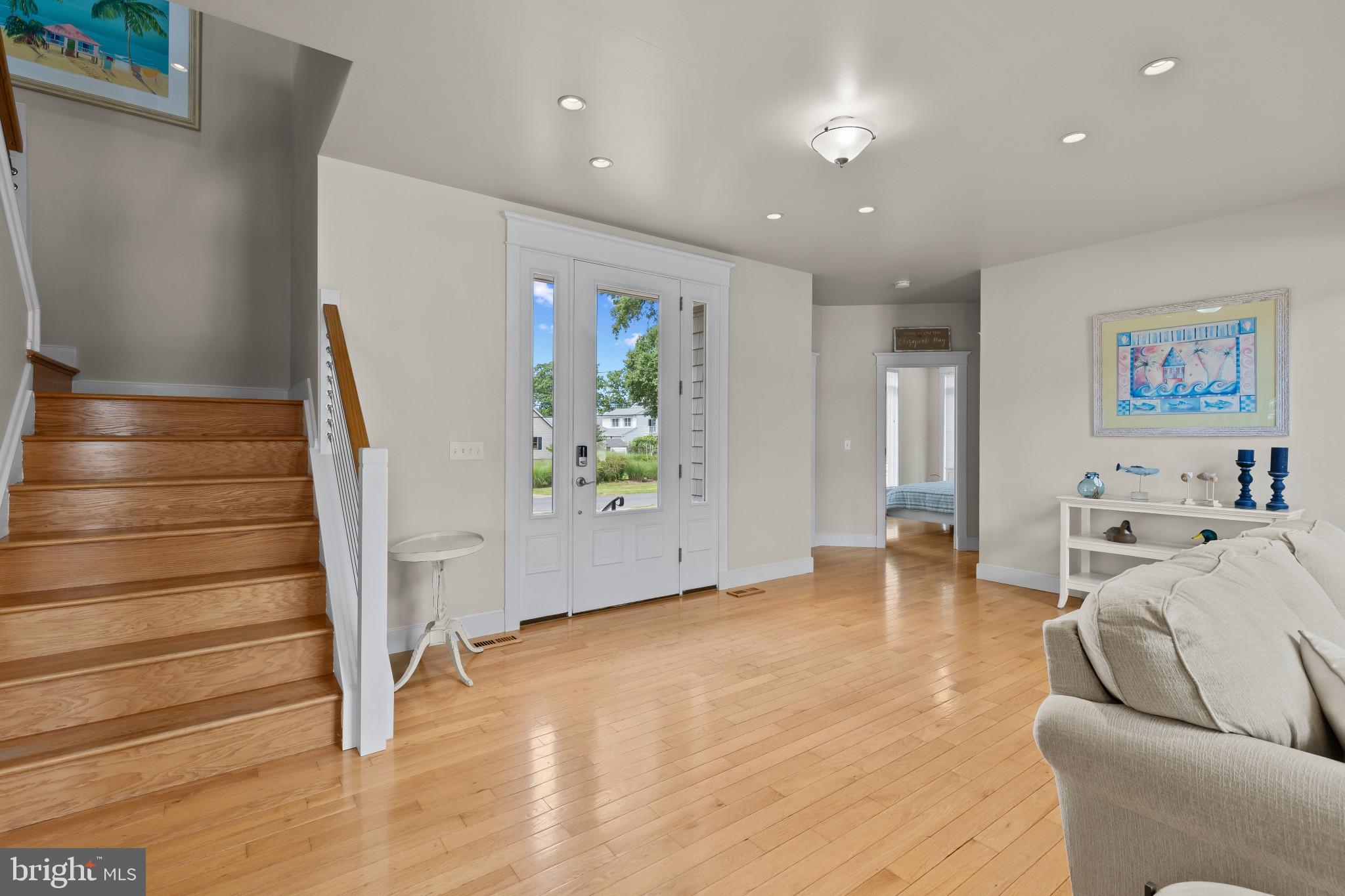 3733 Thomas Point Road Annapolis, MD 21403 - Photo 7 of 46 Spacious foyer