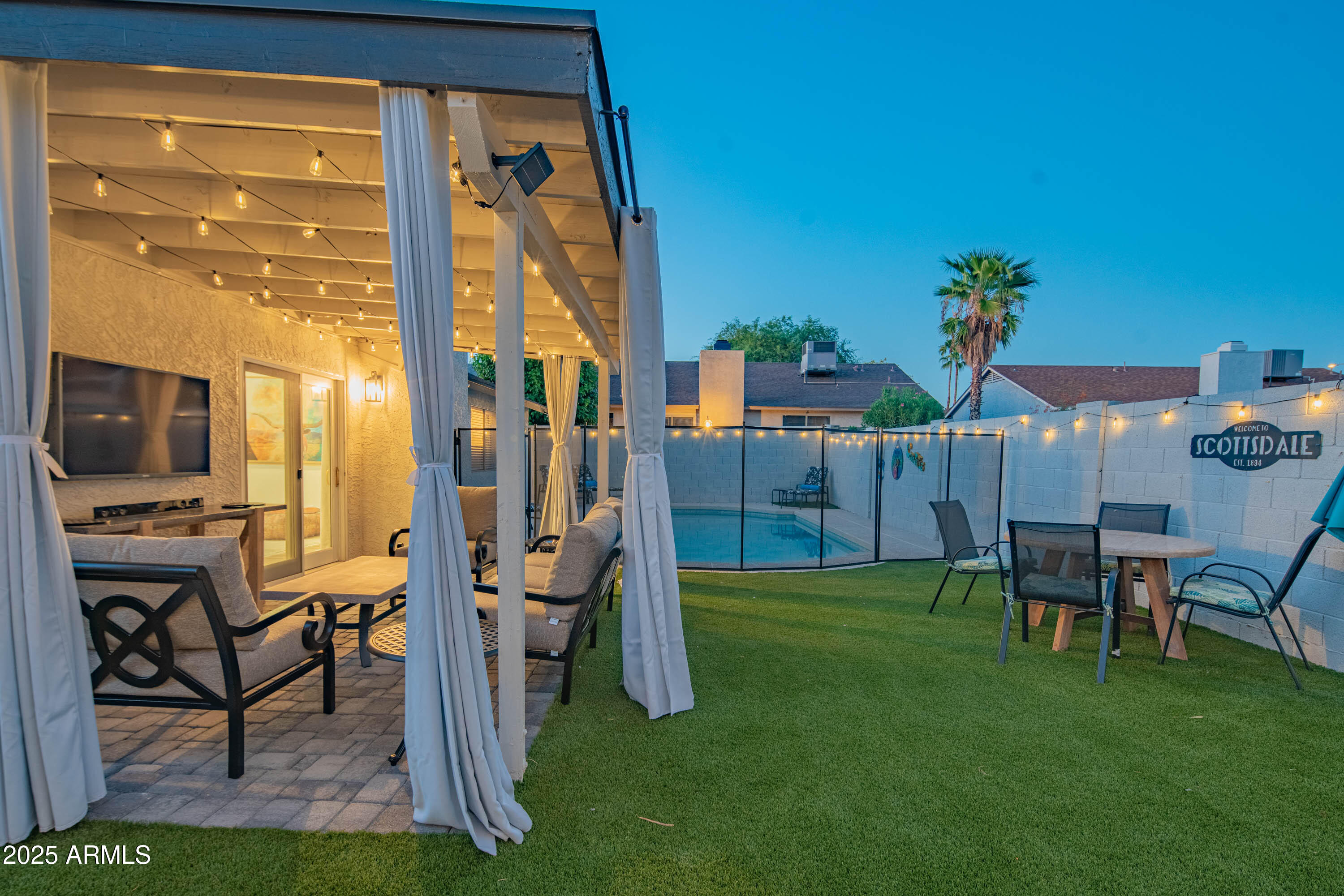 15641 North 63rd Street Scottsdale, AZ 85254 - Photo 22 of 32 a view of an chairs and tables in the back yard