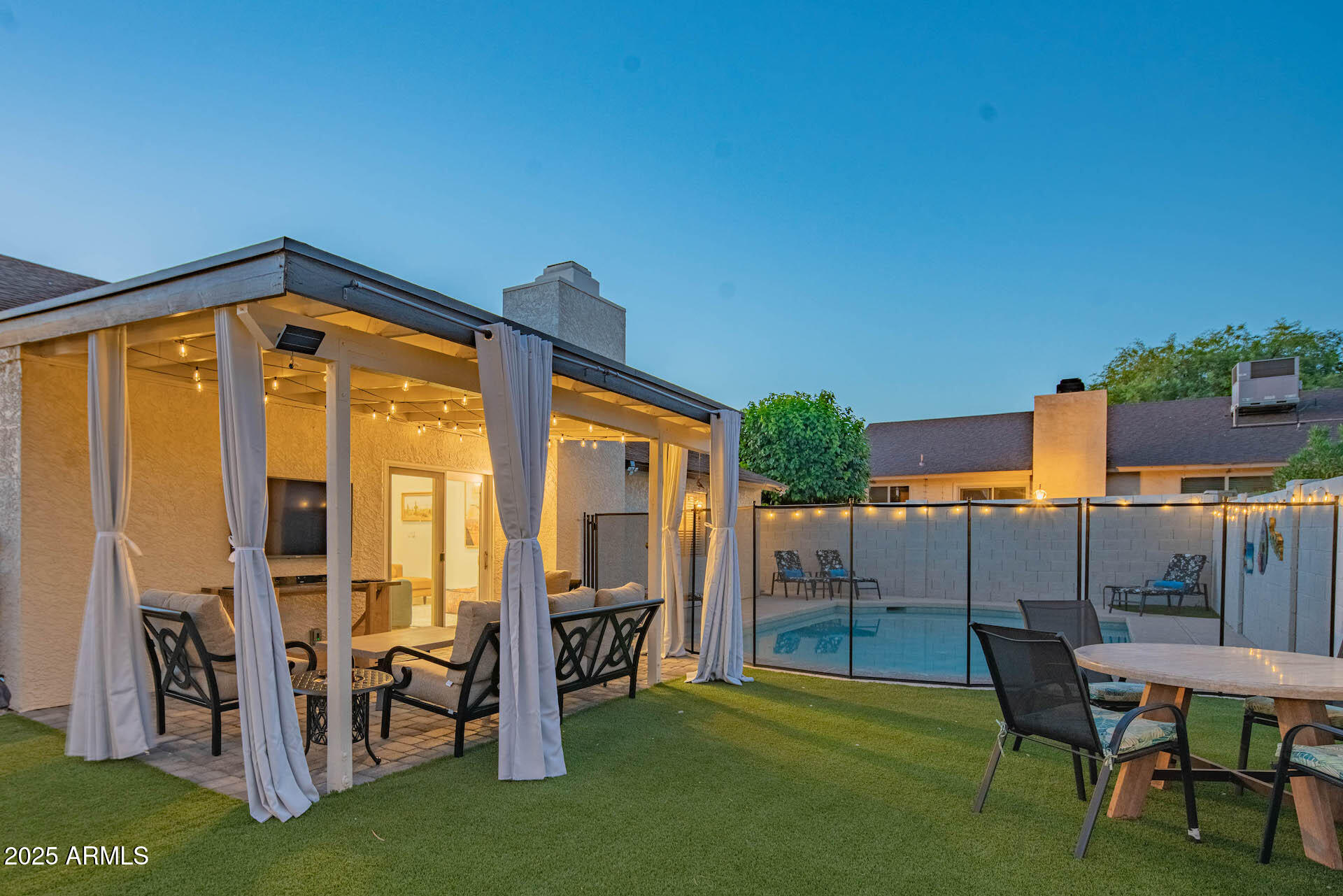 15641 North 63rd Street Scottsdale, AZ 85254 - Photo 31 of 32 a backyard of a house with table and chairs