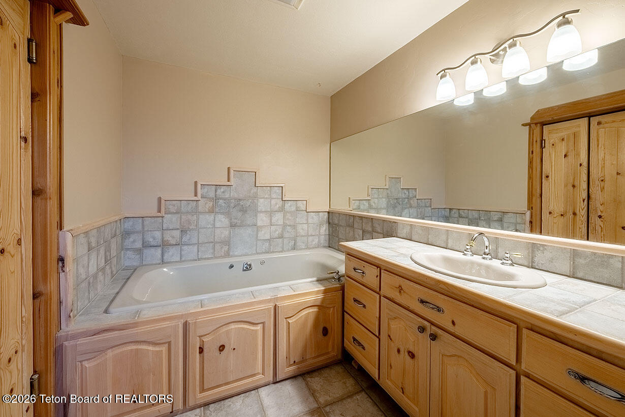 507 West Elkhorn Drive Star Valley Ranch, WY 83127 - Photo 16 of 34 Lewis int 0135