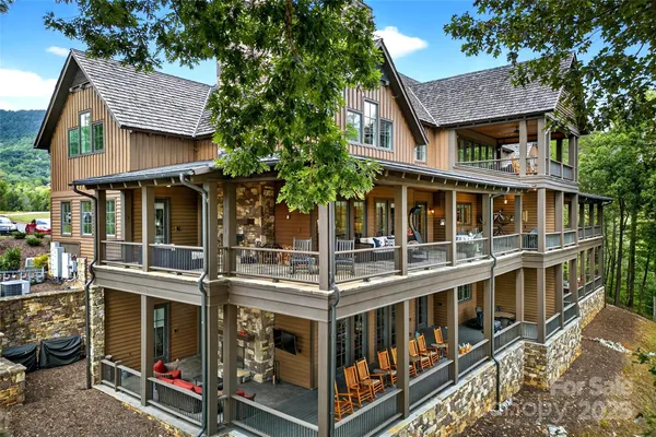 $766,000 | 275 Clubhouse, Unit C202, Mill Spring, NC 28756