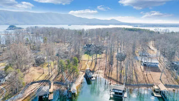 $2,500,000 | 104 Arbor Lane, Huddleston, VA 24104