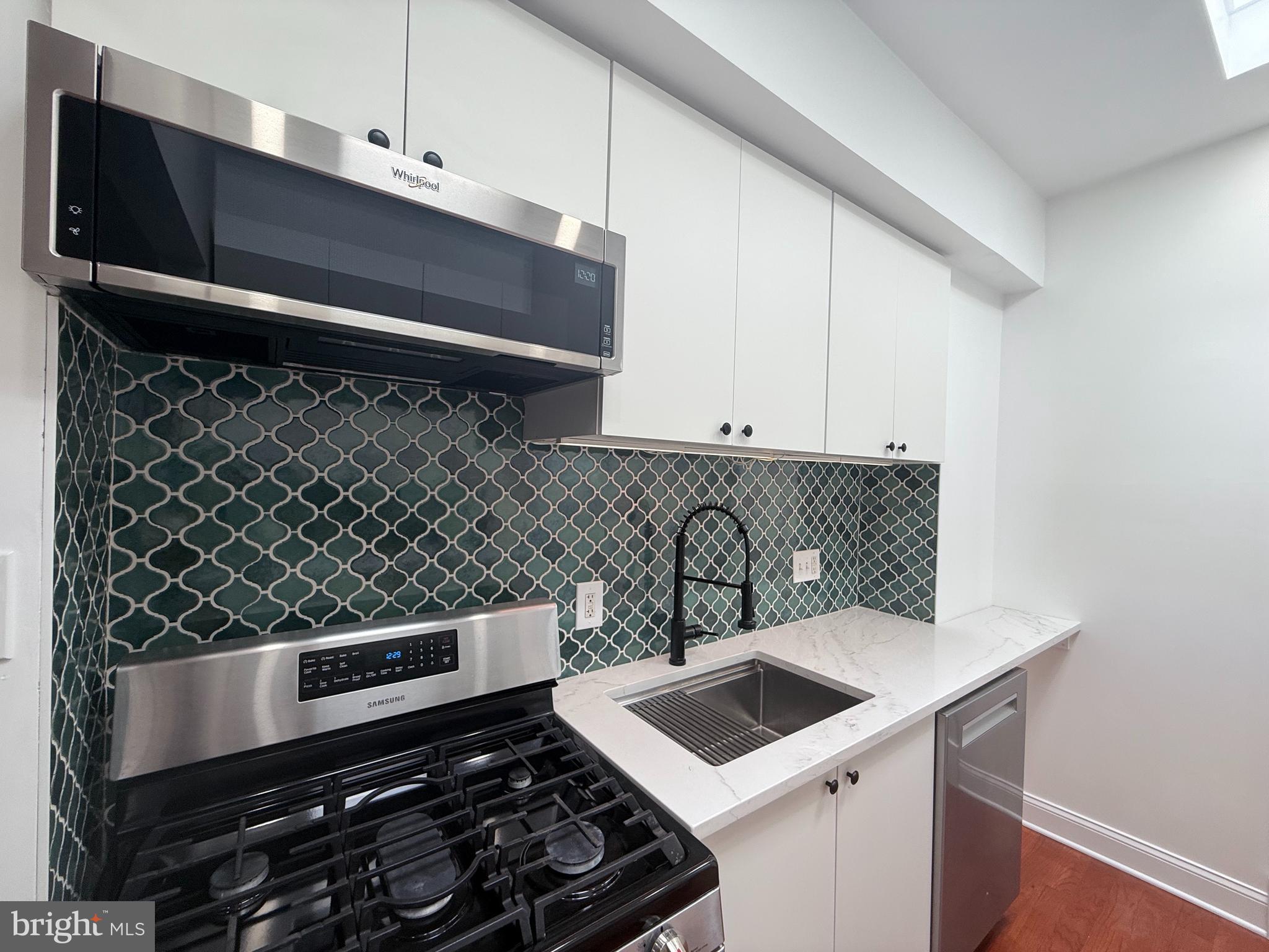 1113 Holbrook Terrace Northeast Washington, DC 20002 - Photo 5 of 72