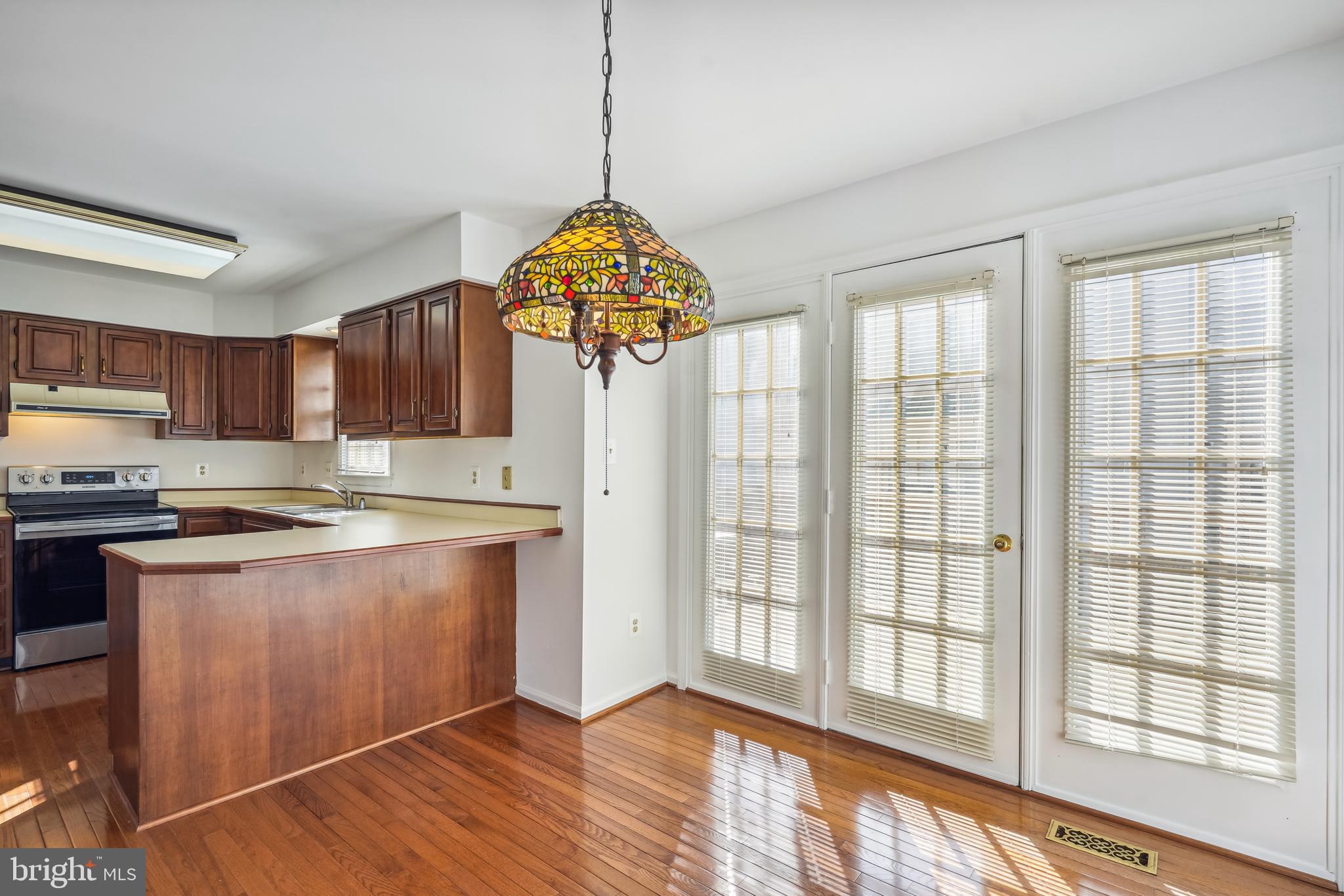 3800 Inverness Road Fairfax, VA 22033 - Photo 10 of 43 From Eat-in to Kitchen