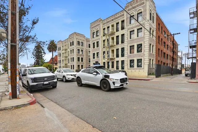 $1,215 | 2121 James M Wood Boulevard, Unit 322, Los Angeles, CA 90006