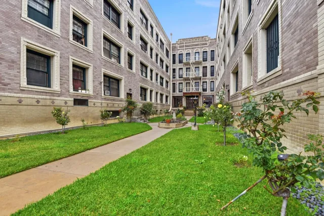 $1,215 | 2121 James M Wood Boulevard, Unit 322, Los Angeles, CA 90006