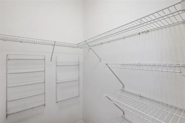 a view of front of a house with a yard