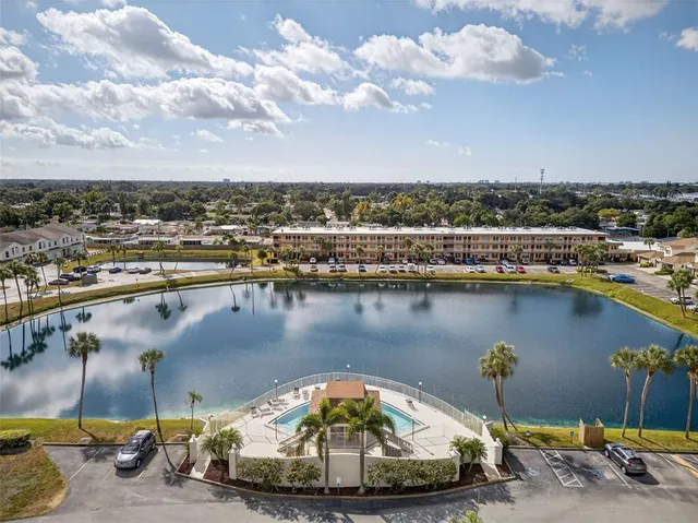 $349,900 | 6400 46th Avenue North, Unit 36, Kenneth City, FL 33709