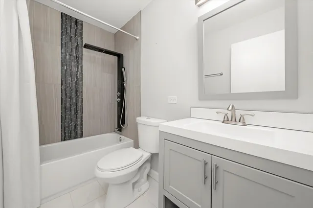 $525,000 | 2208 West Diversey Avenue, Unit S, Chicago, IL 60647