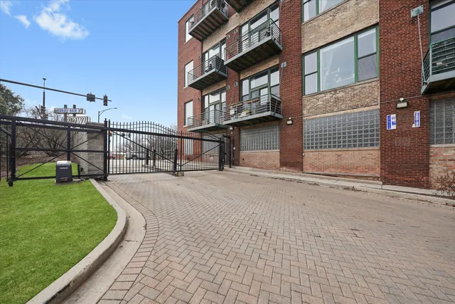 $525,000 | 2208 West Diversey Avenue, Unit S, Chicago, IL 60647