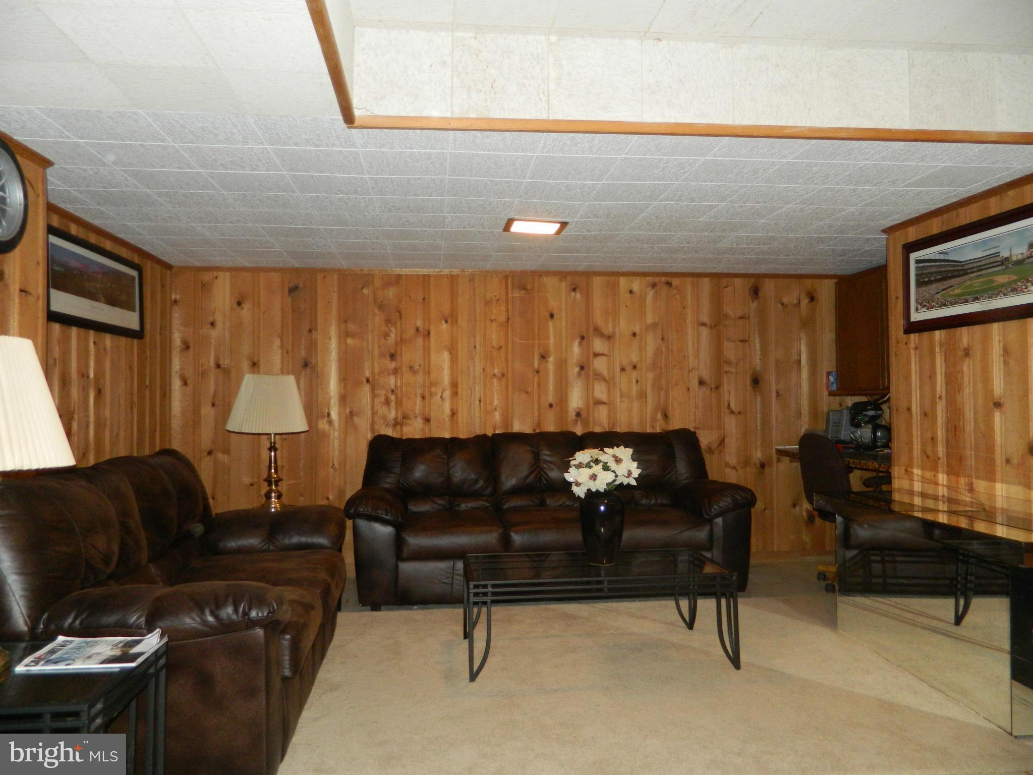 408 Nottingham Road Baltimore, MD 21229 - Photo 22 of 30 Family Room
