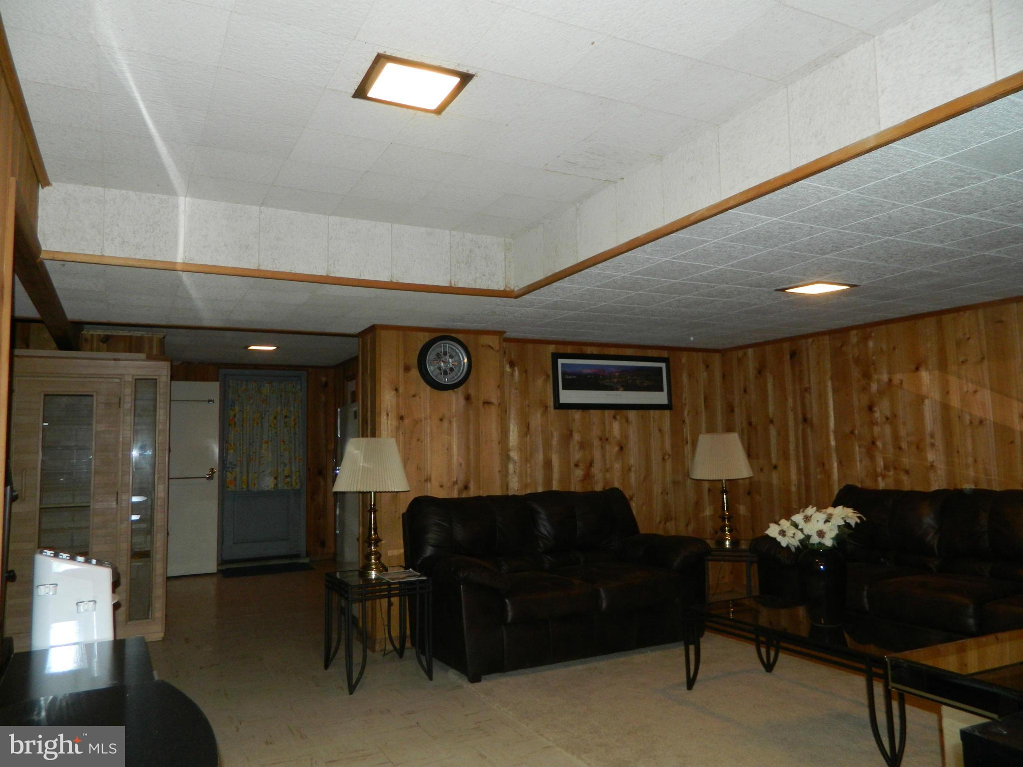 408 Nottingham Road Baltimore, MD 21229 - Photo 23 of 30 Family Room