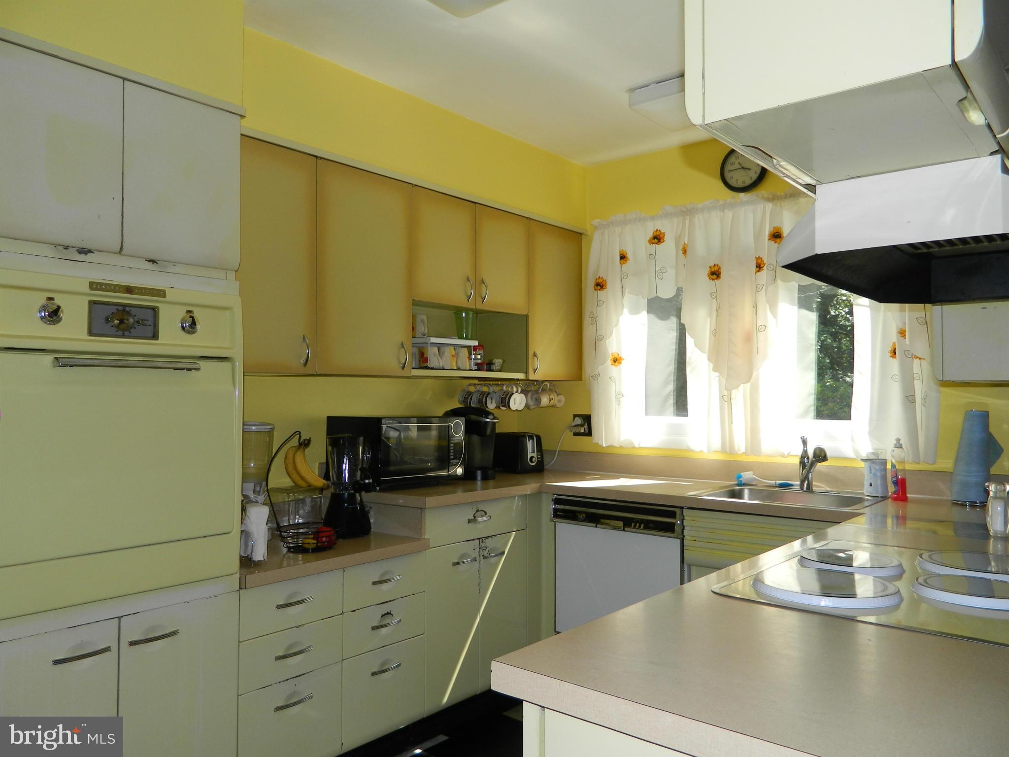 408 Nottingham Road Baltimore, MD 21229 - Photo 10 of 30 Kitchen