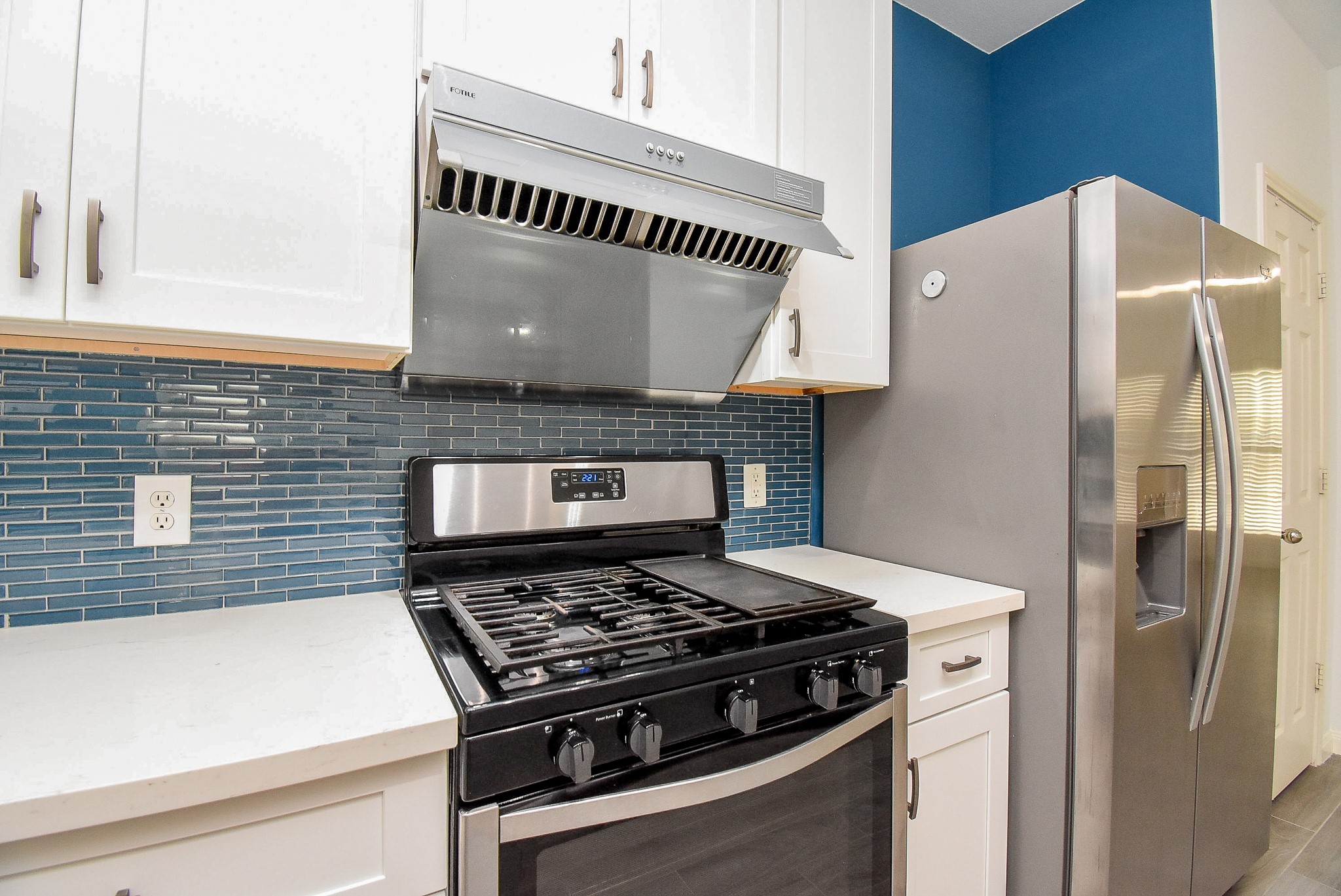 2202 Naomi Street, Unit 3 Houston, TX 77054 - Photo 15 of 42 a kitchen with a stove and a refrigerator
