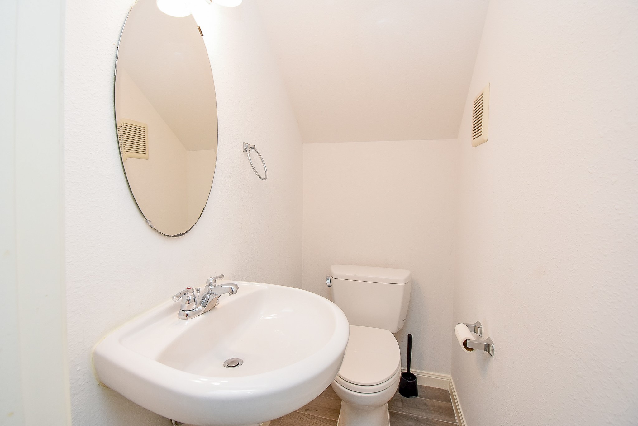 2202 Naomi Street, Unit 3 Houston, TX 77054 - Photo 20 of 42 a bathroom with a sink and a mirror