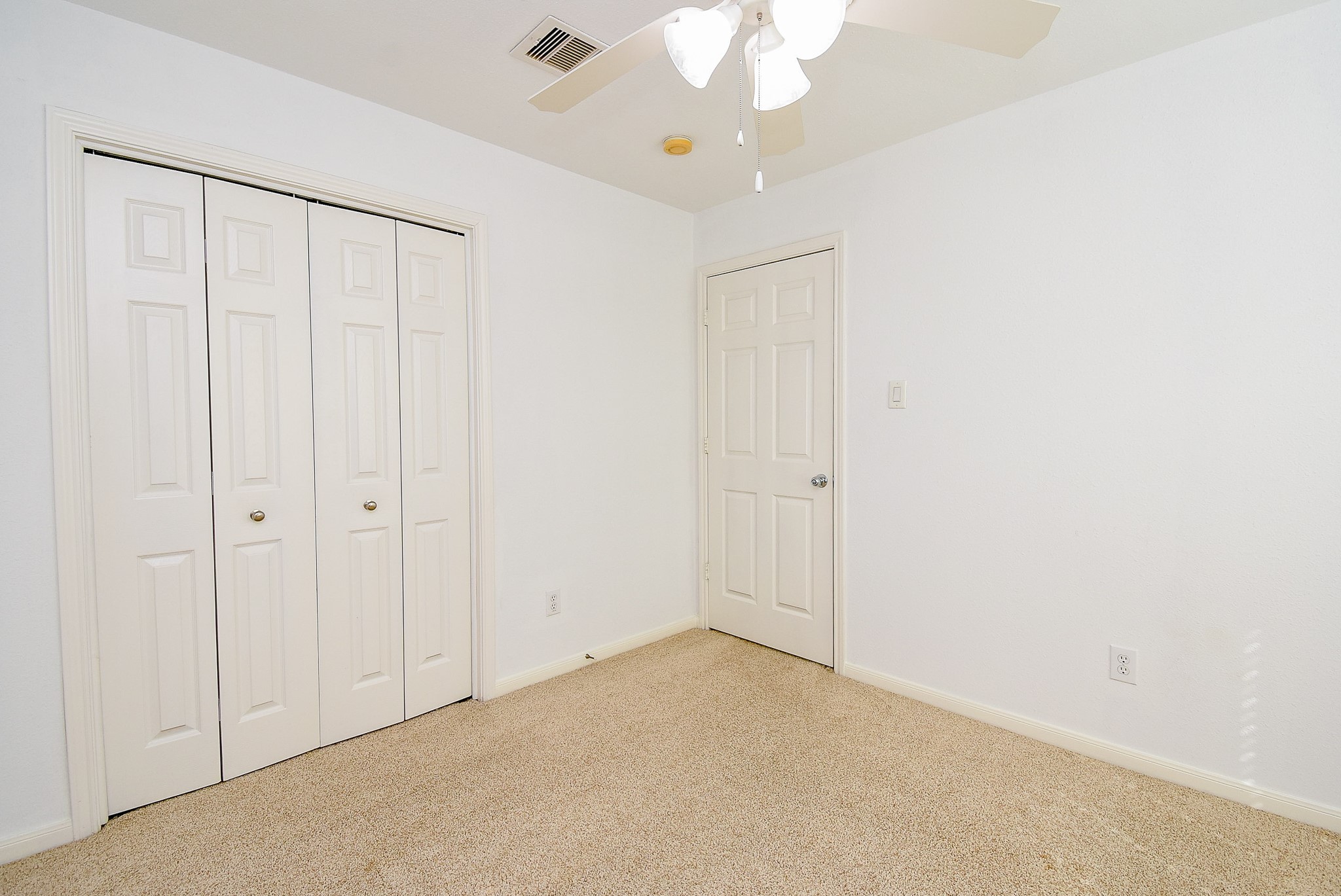 2202 Naomi Street, Unit 3 Houston, TX 77054 - Photo 37 of 42 an empty room with a chandelier fan