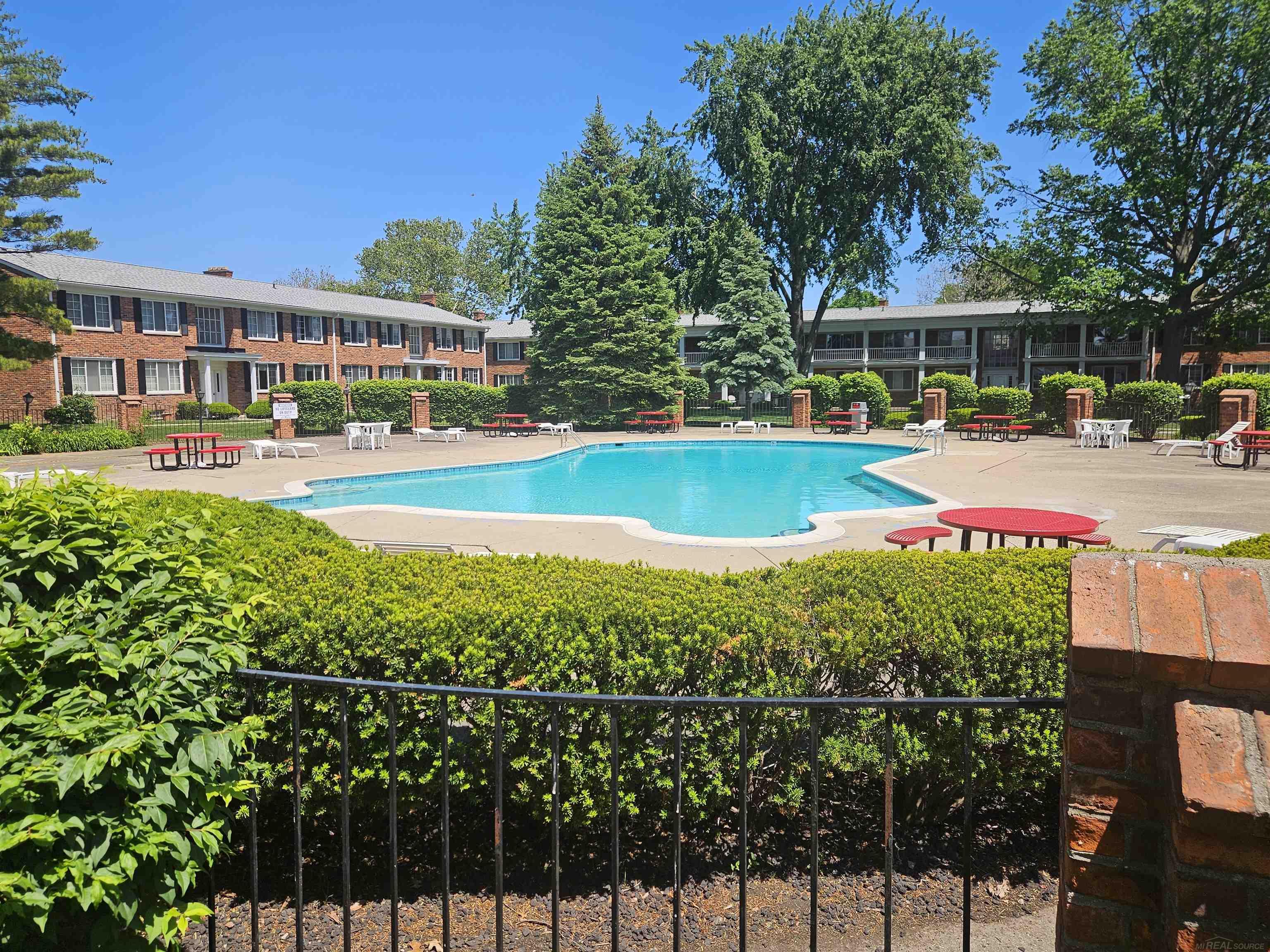 29472 Hoover Road, Unit 42/D Warren, MI 48093 - Photo 2 of 18