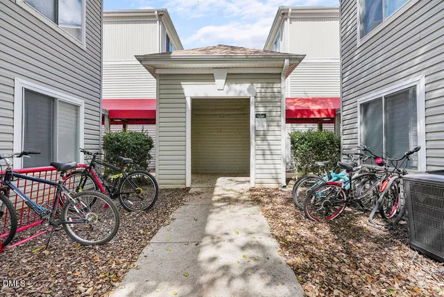 $290,000 | 1411 Collegiate Circle, Unit 302, Raleigh, NC 27606