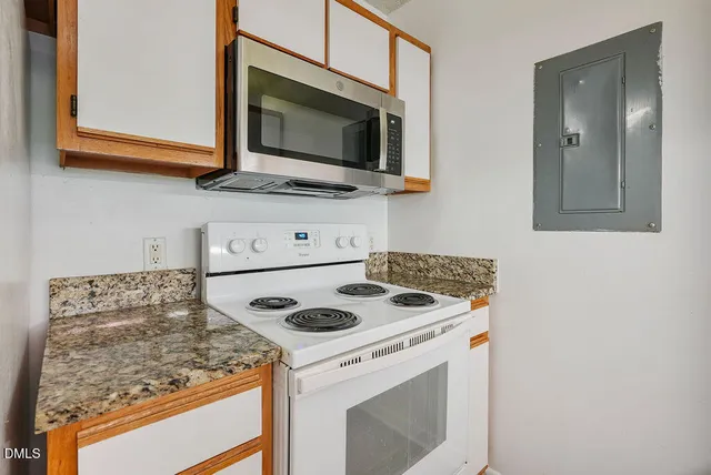 $290,000 | 1411 Collegiate Circle, Unit 302, Raleigh, NC 27606