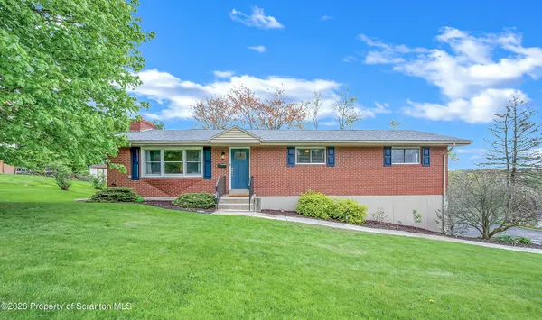 $389,900 | 402 Tulip Circle, Clarks Summit, PA 18411