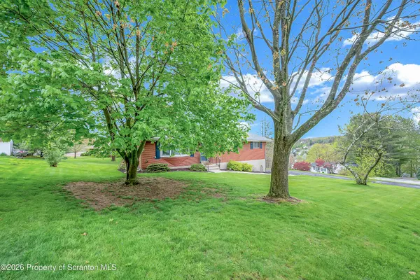 $389,900 | 402 Tulip Circle, Clarks Summit, PA 18411