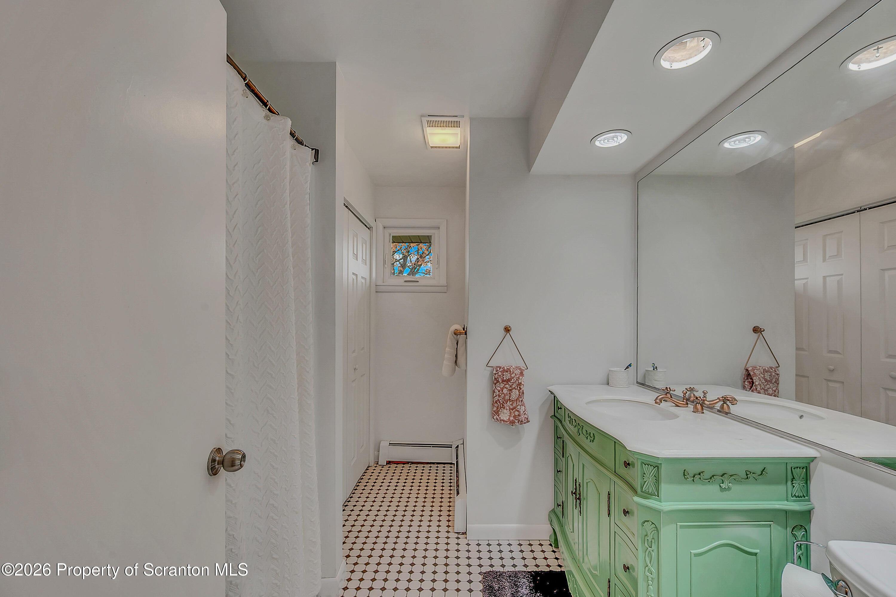 402 Tulip Circle Clarks Summit, PA 18411 - Photo 25 of 41 Tulip Circle -27