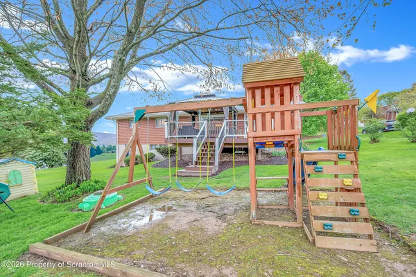 $389,900 | 402 Tulip Circle, Clarks Summit, PA 18411