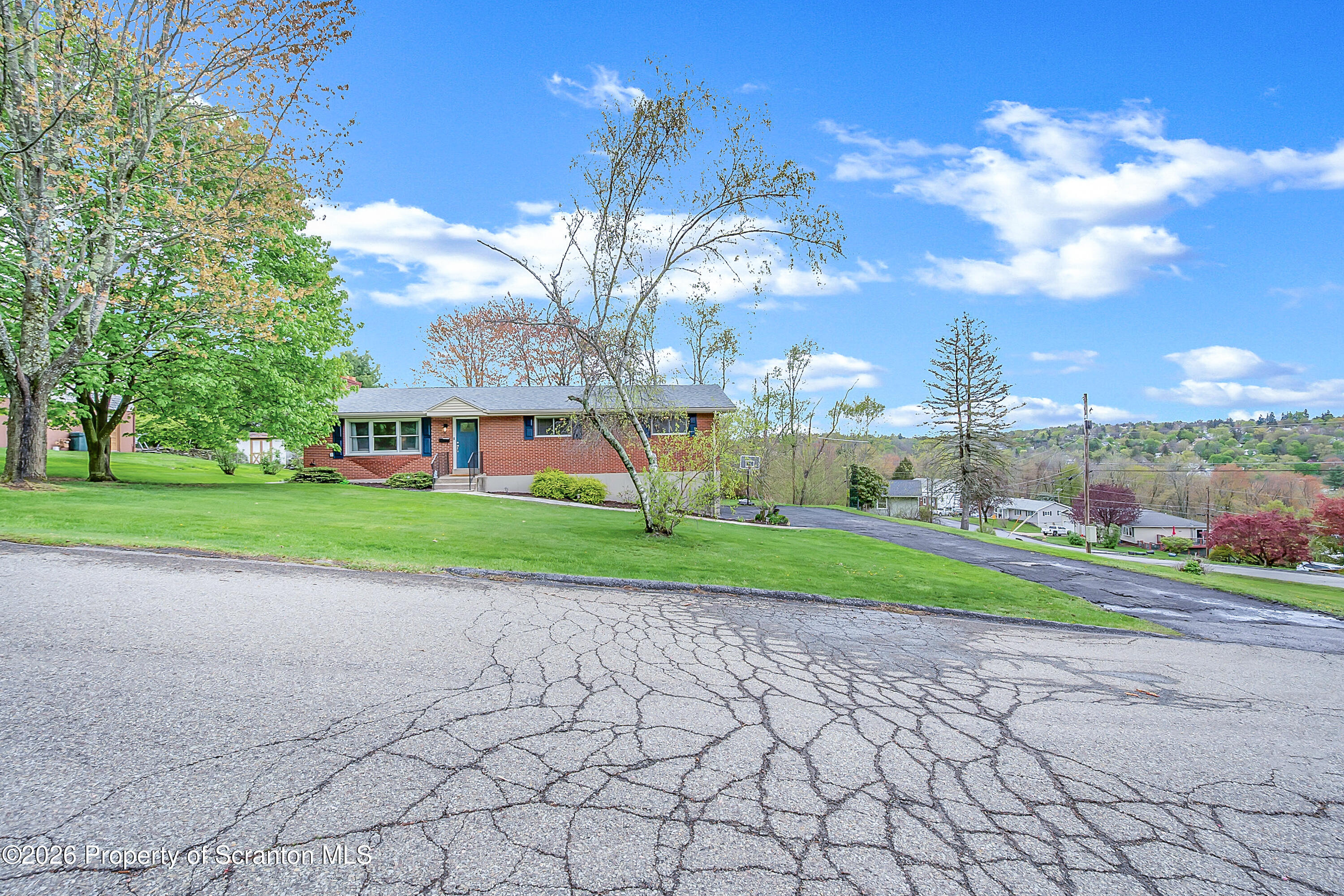 402 Tulip Circle Clarks Summit, PA 18411 - Photo 38 of 41 Tulip Circle -3
