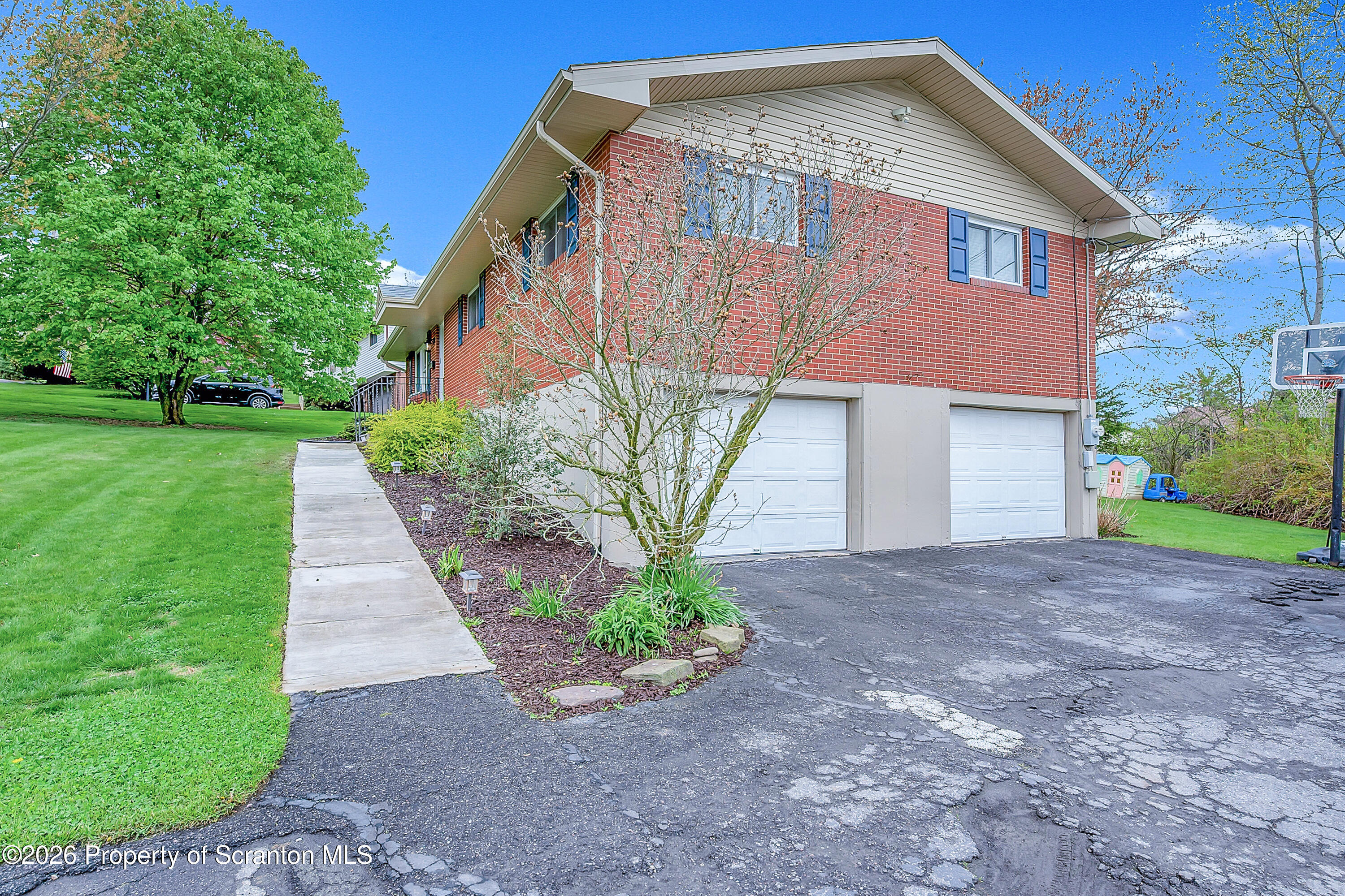 402 Tulip Circle Clarks Summit, PA 18411 - Photo 39 of 41 Tulip Circle -6