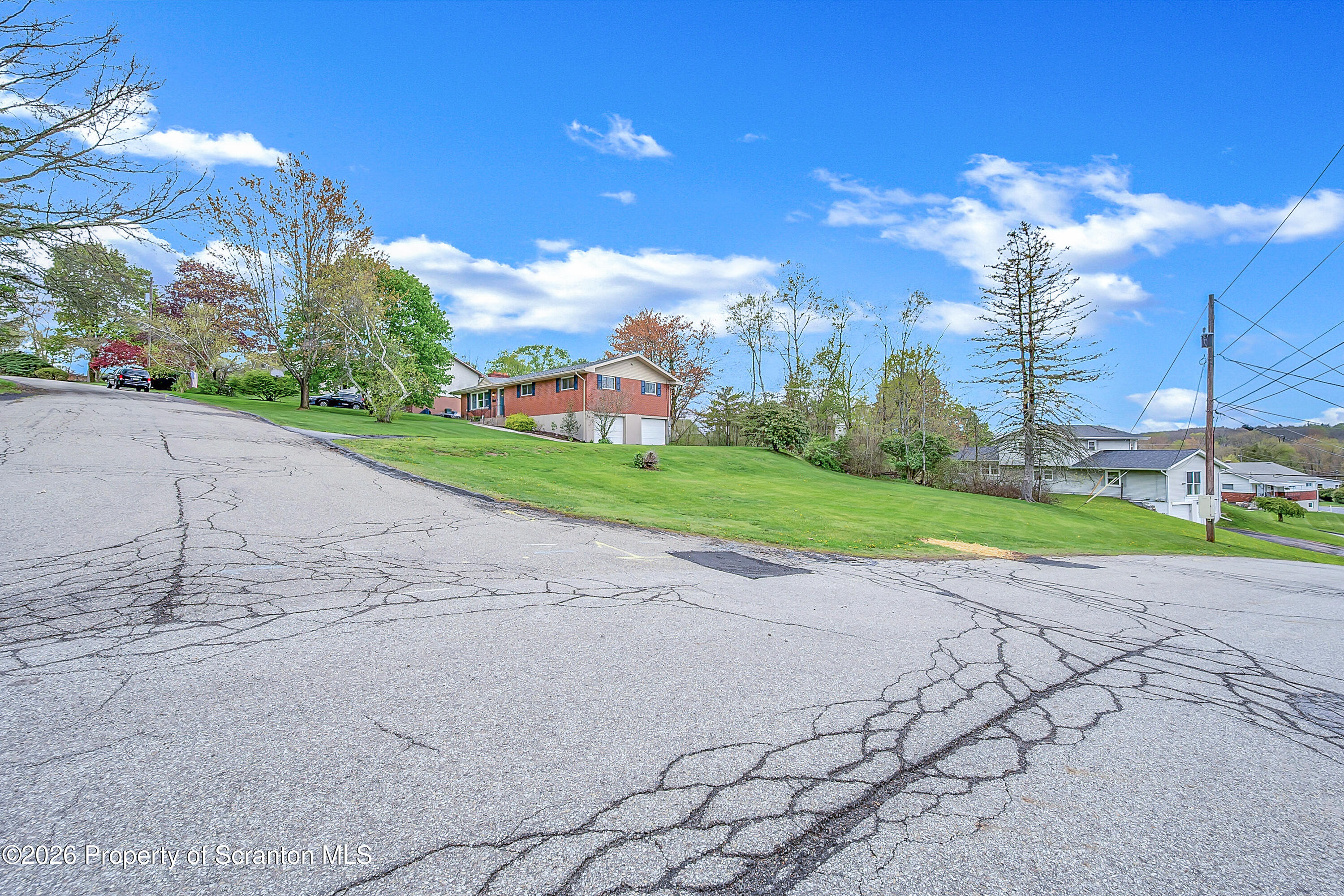402 Tulip Circle Clarks Summit, PA 18411 - Photo 40 of 41 Tulip Circle -4
