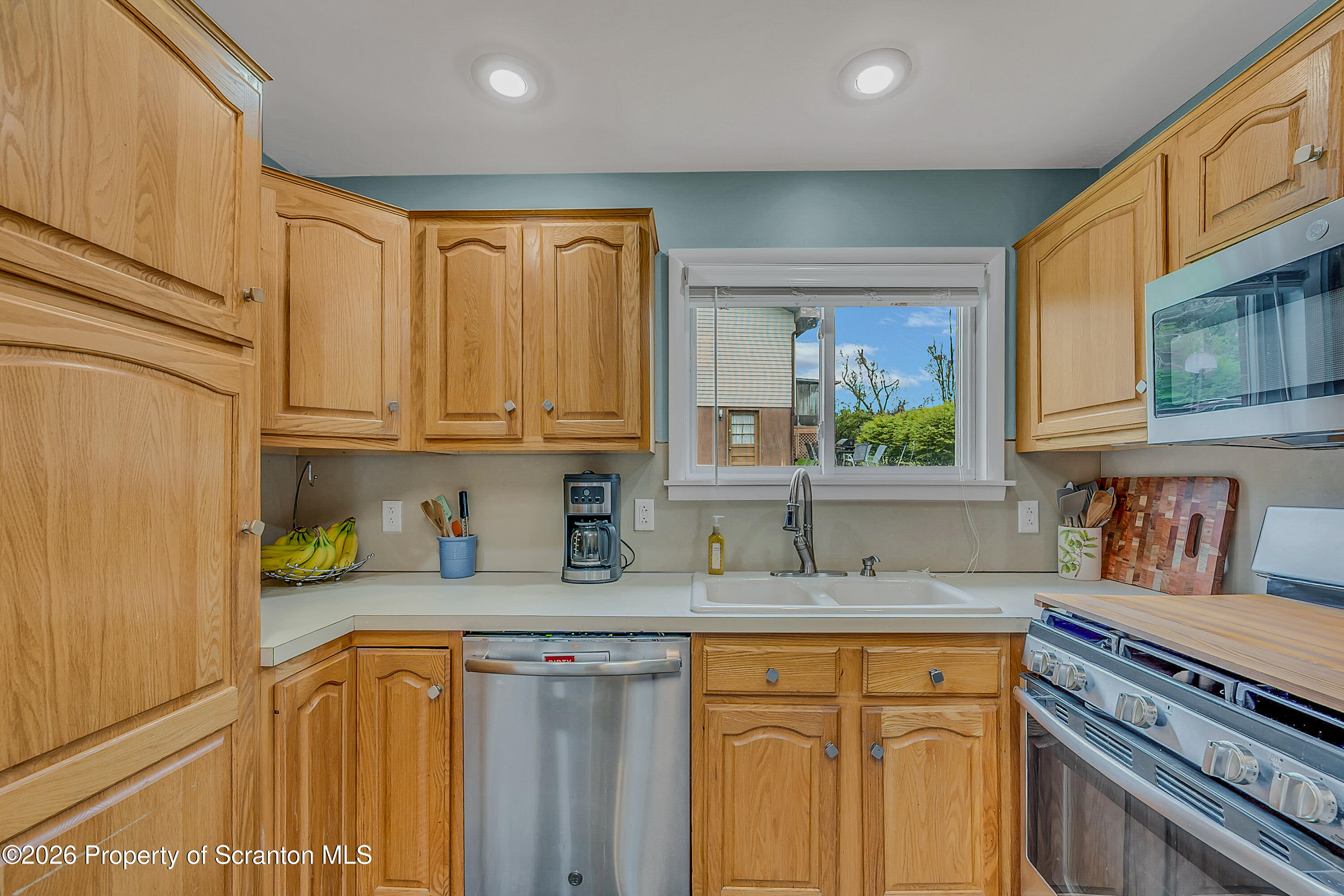 402 Tulip Circle Clarks Summit, PA 18411 - Photo 4 of 41 Tulip Circle -25