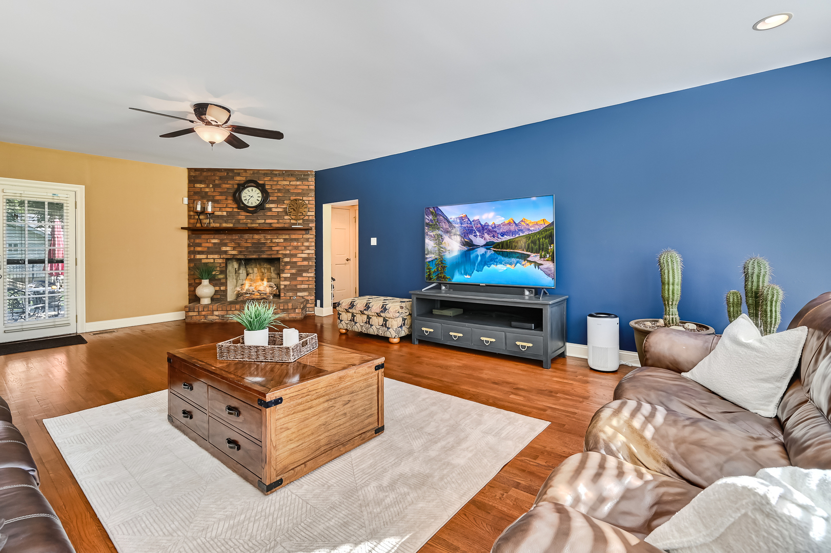 2 Carriage Lane Lemont, IL 60439 - Photo 13 of 44 a living room with furniture and a flat screen tv