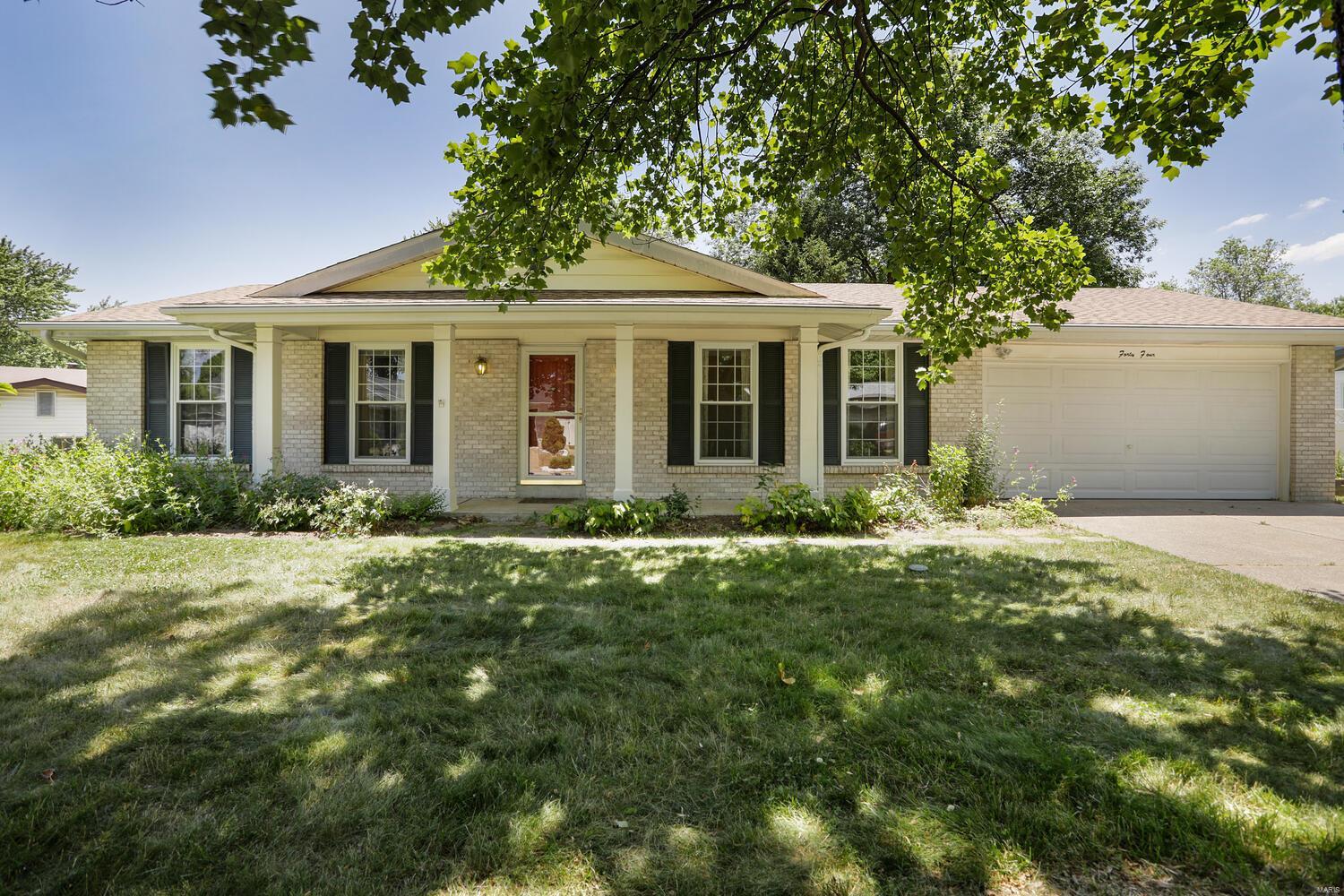 44 Oxbow Road St. Peters, MO 63376 - Photo 1 of 21