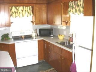 1568 Hilltop Road Pottstown, PA 19464 - Photo 4 of 6 Gallery Image 4