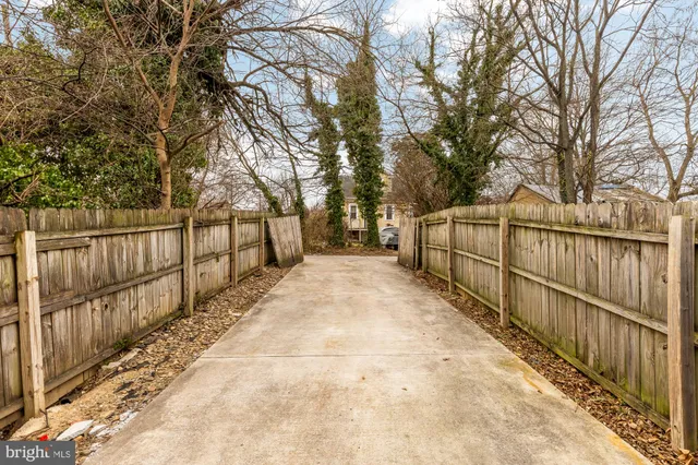 $1,625 | 4131 Hunt Place Northeast, Unit A, Washington, DC 20019