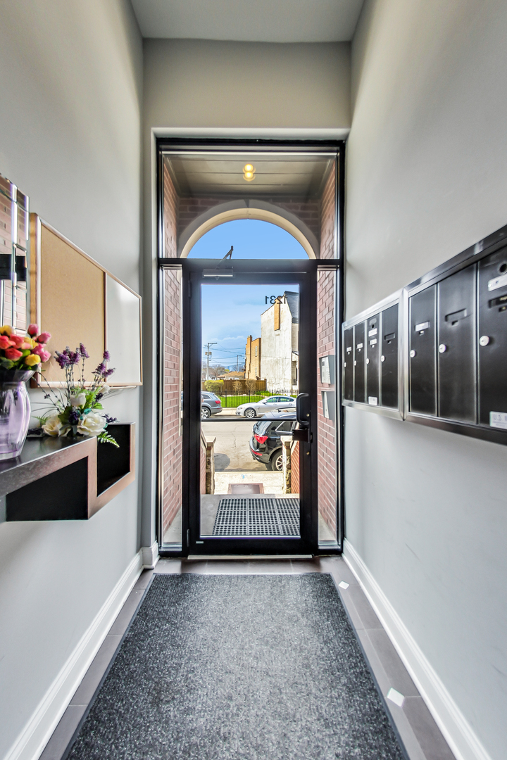 1231 East 46th Street, Unit GE Chicago, IL 60653 - Photo 2 of 16