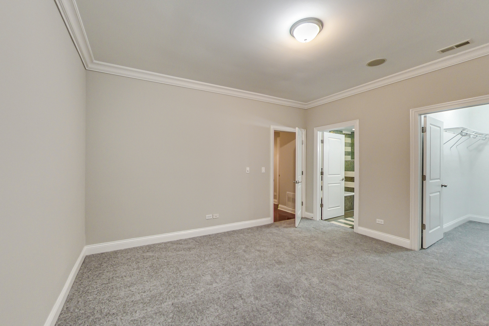 1231 East 46th Street, Unit GE Chicago, IL 60653 - Photo 12 of 16 an empty room with closet and windows