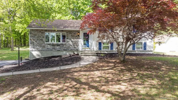 $475,000 | 25 Mc Allister Drive, Pleasant Valley, NY 12569