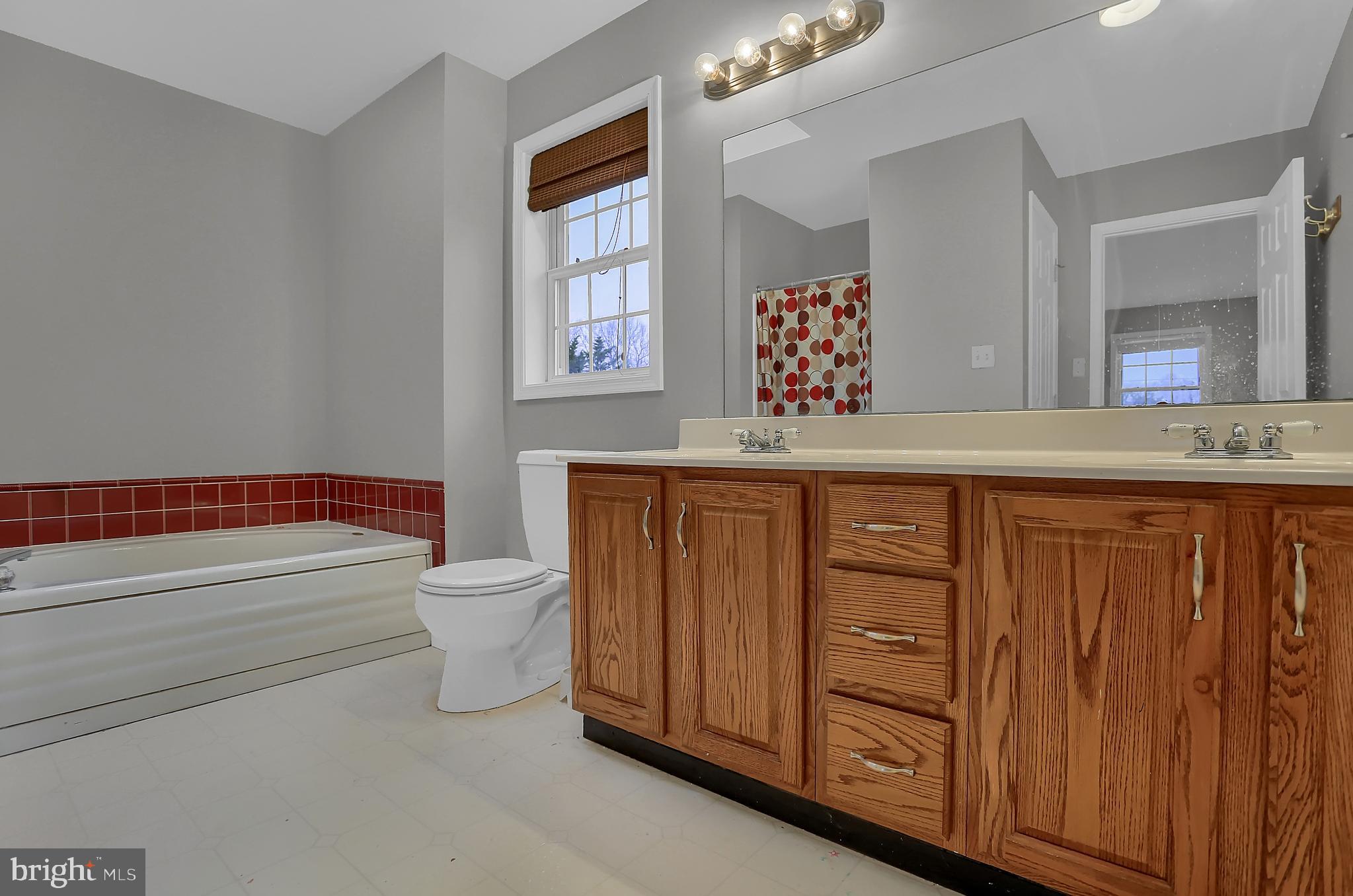 15282 Whitcraft Road New Freedom, PA 17349 - Photo 23 of 54 MBR full bath - level 2
