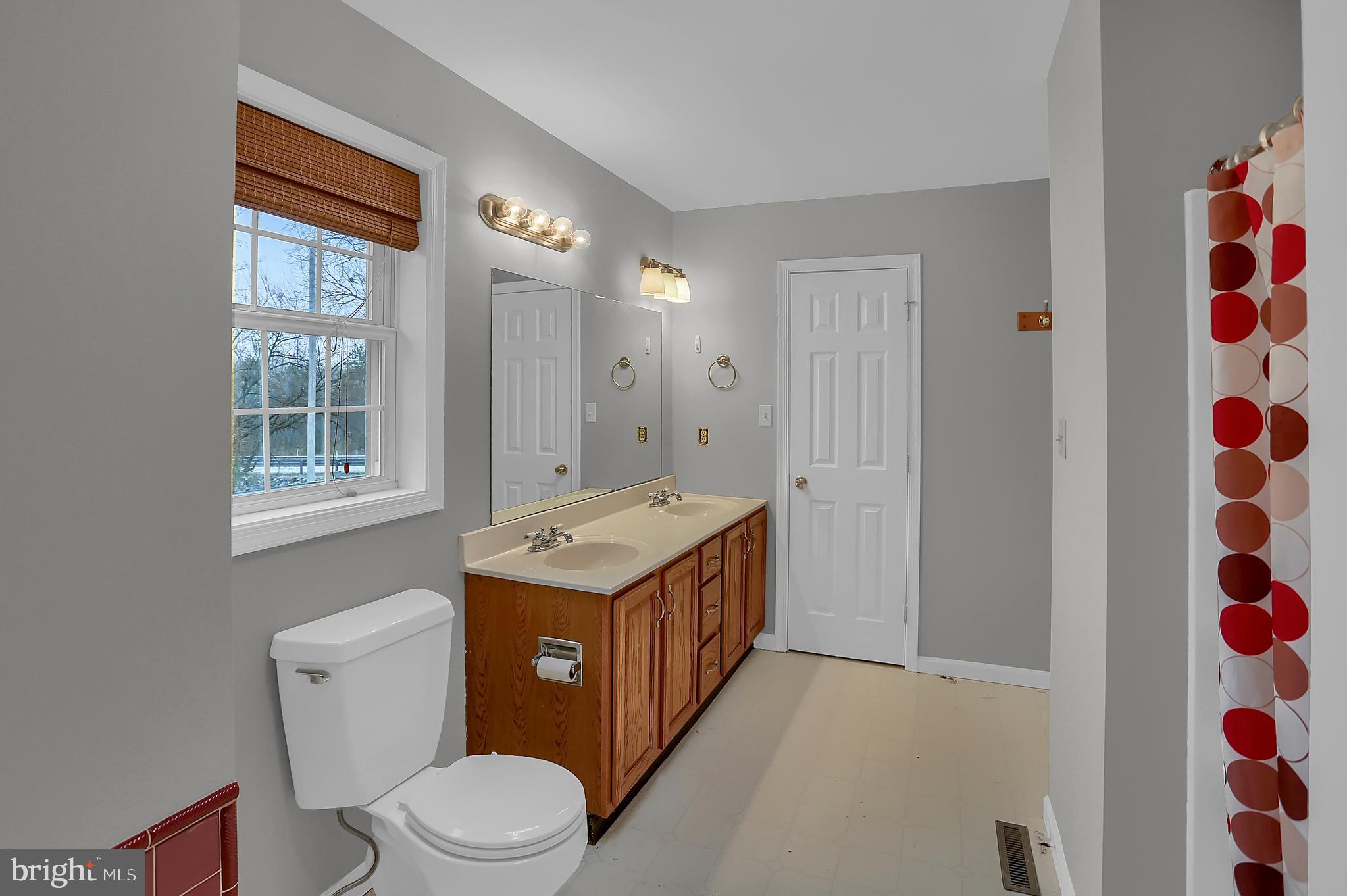 15282 Whitcraft Road New Freedom, PA 17349 - Photo 25 of 54 MBR full bath - level 2