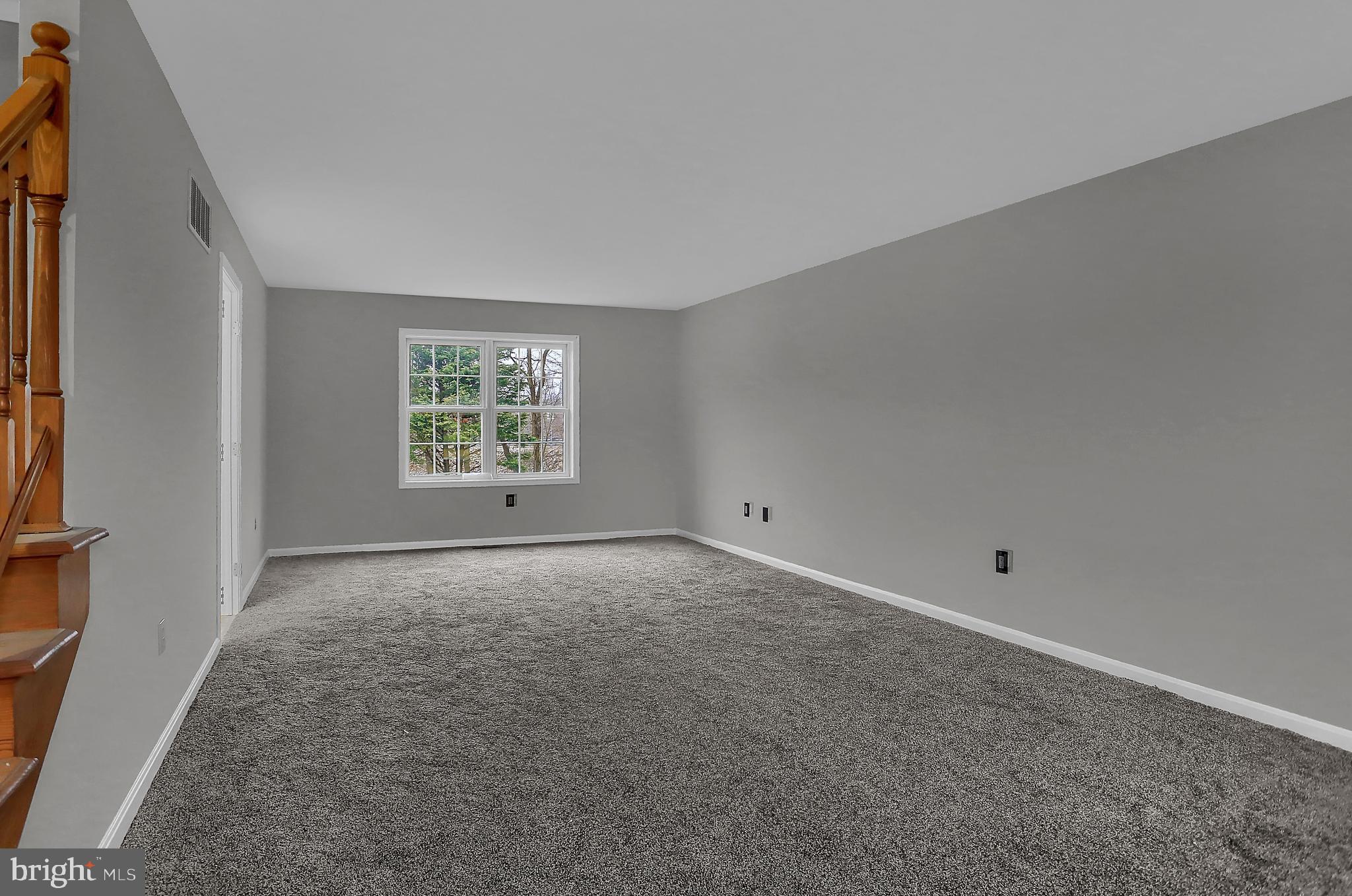 15282 Whitcraft Road New Freedom, PA 17349 - Photo 6 of 54 Living room - level 1