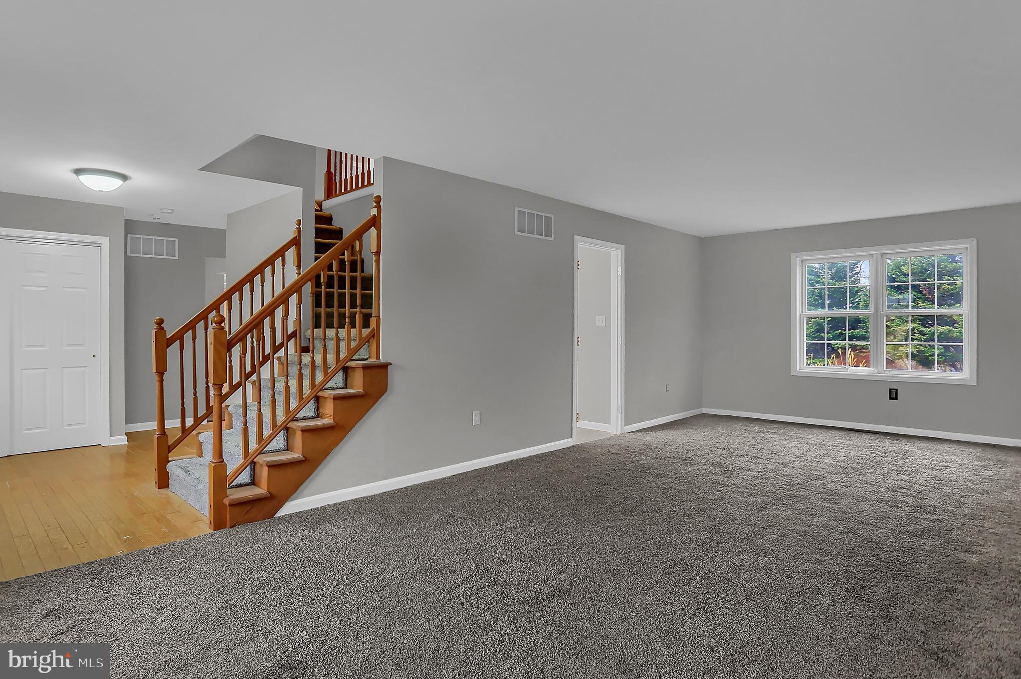 15282 Whitcraft Road New Freedom, PA 17349 - Photo 7 of 54 Living room - level 1