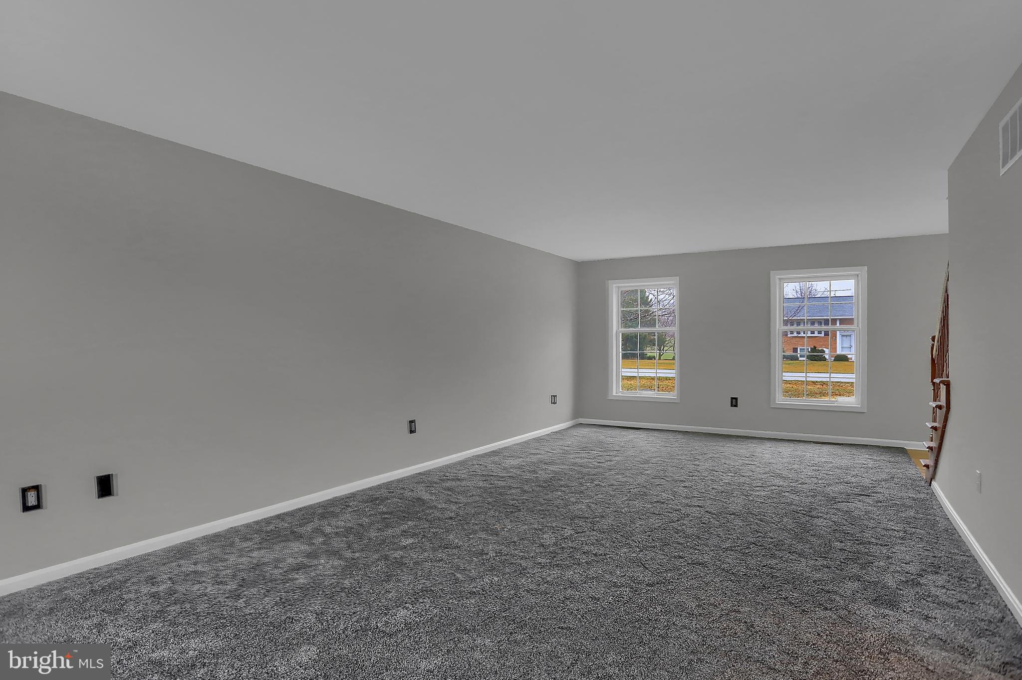 15282 Whitcraft Road New Freedom, PA 17349 - Photo 9 of 54 Living room - level 1
