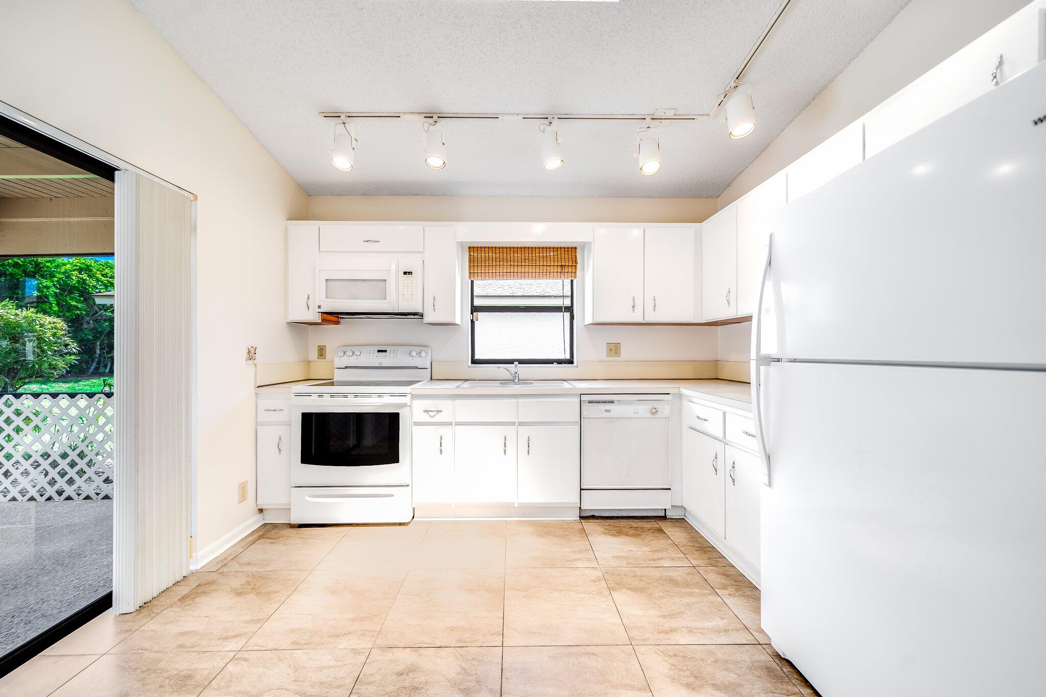 8895 Old Pine Road, Unit 4 Boca Raton, FL 33433 - Photo 16 of 42 26-web-or-mls-JOY02948