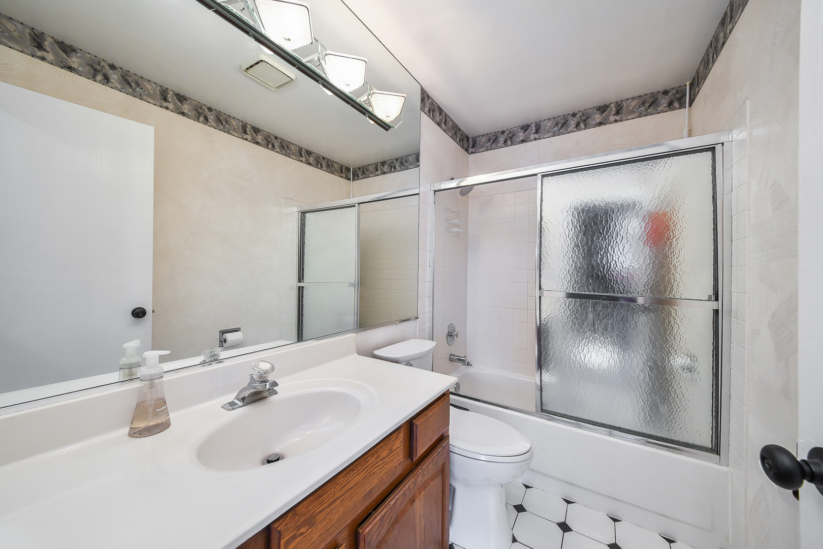 297 Springbrook Lane Carol Stream, IL 60188 - Photo 25 of 38